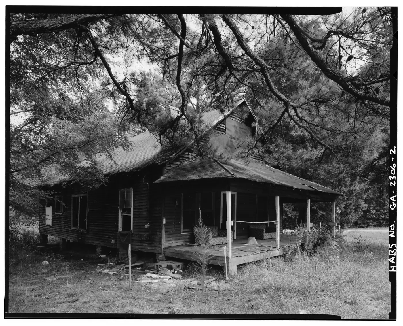 The Andrew Nations House at Redwing and Bernhard roads in Peachtree City, photographed for the Historic American Buildings Survey.